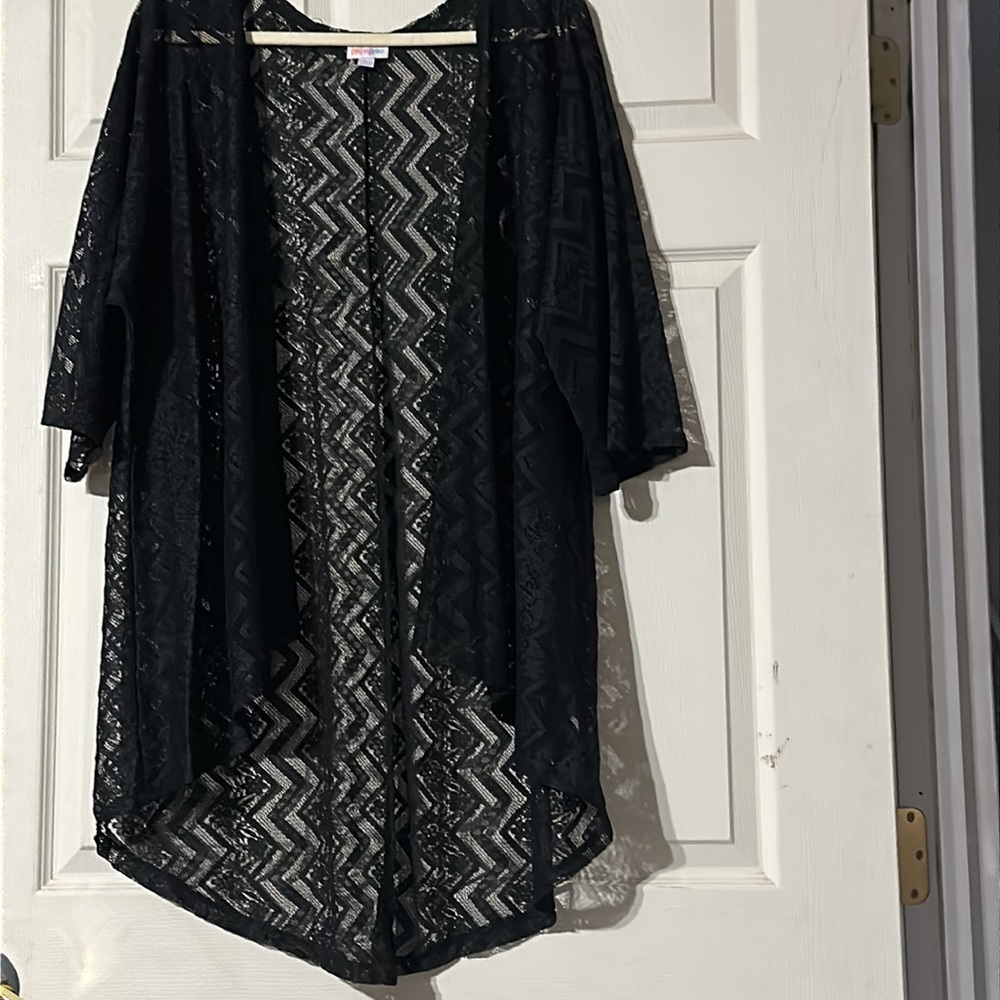 Kimono Size L (will fit up to a 3xl) NWOT LulaRoe BATCH SIZING. Lindsay L-3XL